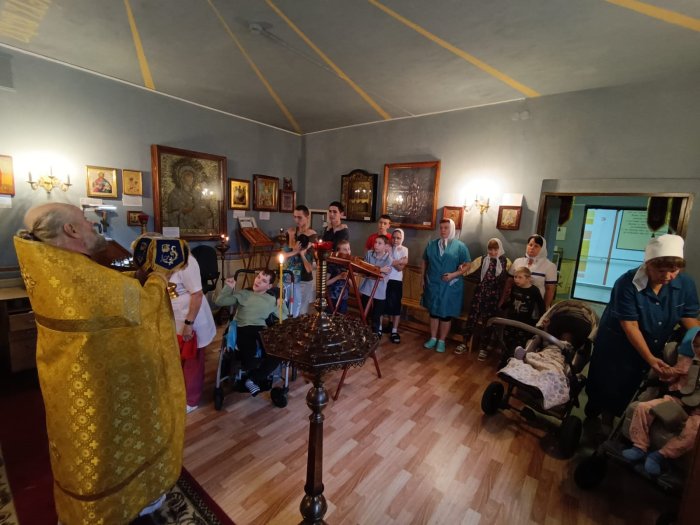 Служба в храме