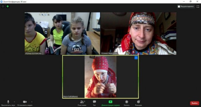 В народном стиле