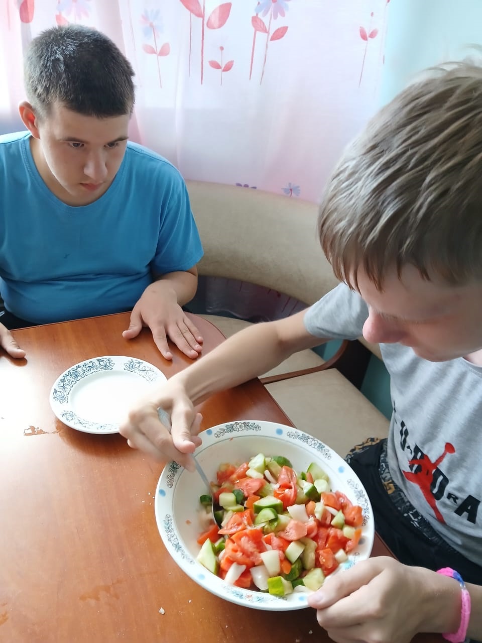 Приготовление салатов.