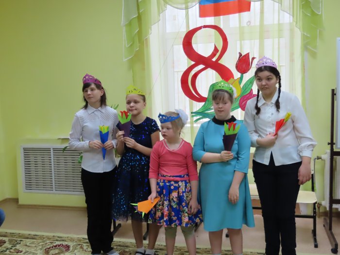 Праздник 8 марта в школе