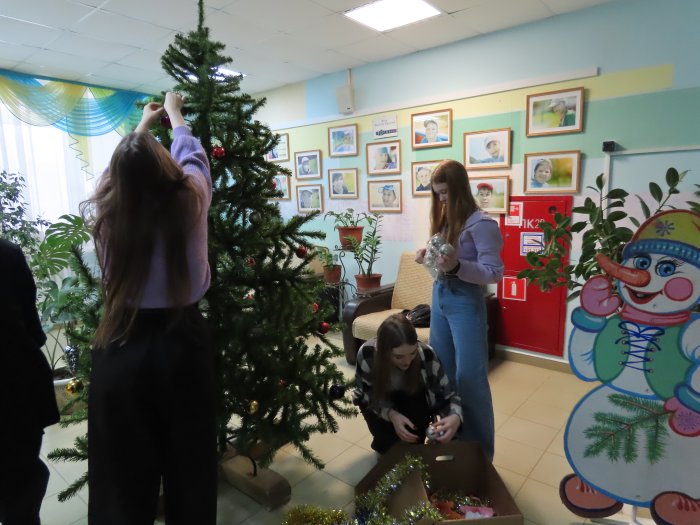Подготовка к Новому году со студентами
