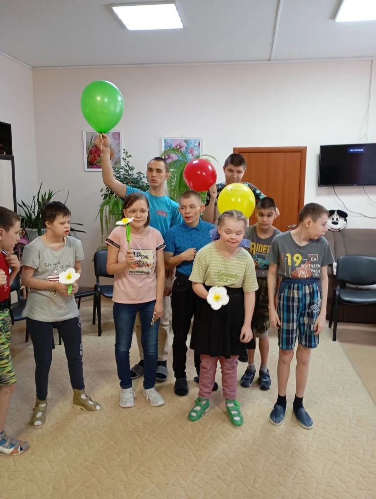 Цветы, песни и сладости