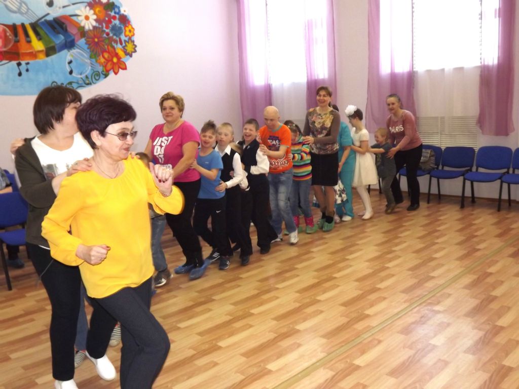 Весенний праздник с солнечными детьми