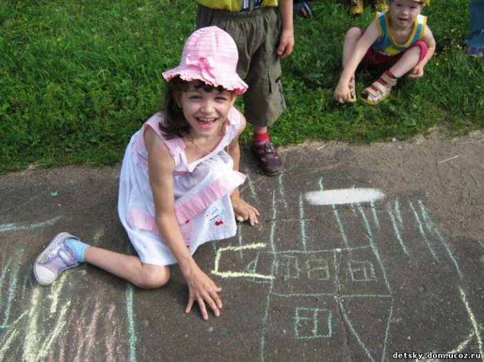 Конкурс рисунков на асфальте