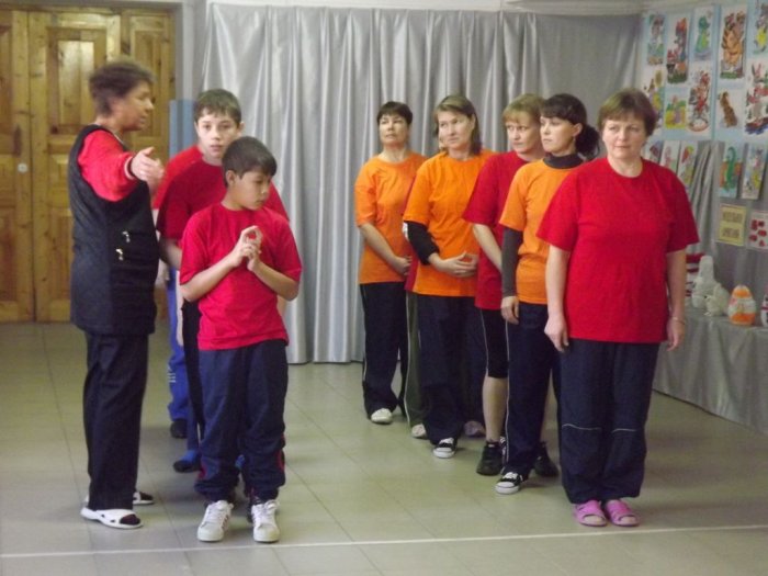 Спортивный праздник "Взрослые и дети"