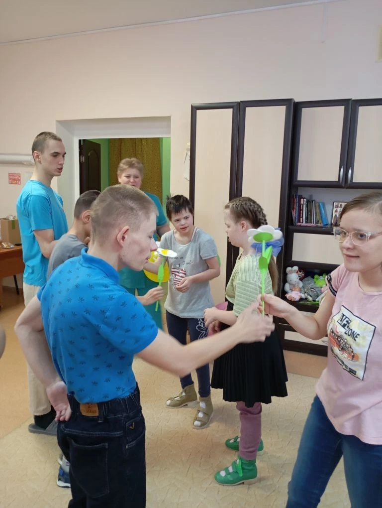 Цветы, песни и сладости