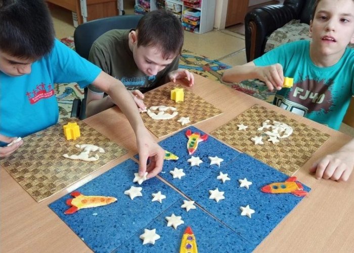 "Путешествие к звёздам" из соленого теста