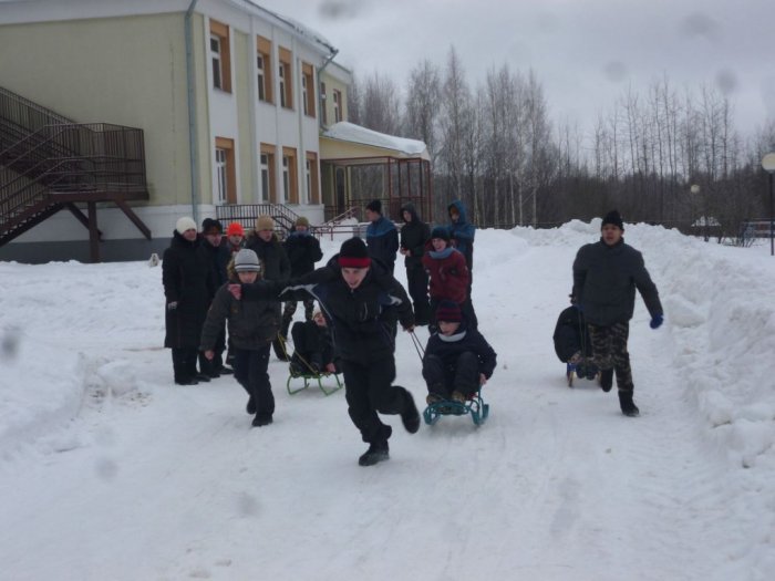 А ну-ка, мальчики!