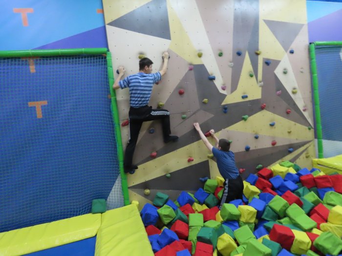 Поездка на батуты