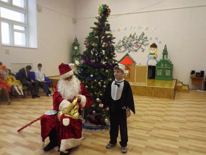 Приключения у новогодней ёлки