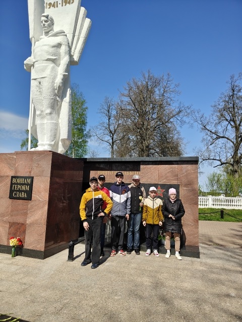 Возложение цветов.
