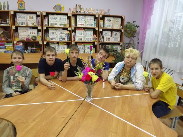 Создание цветов из конфет