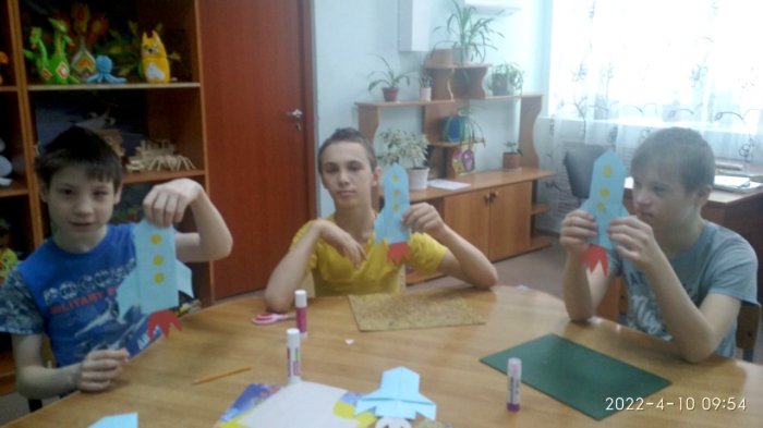 Занятие аппликацией