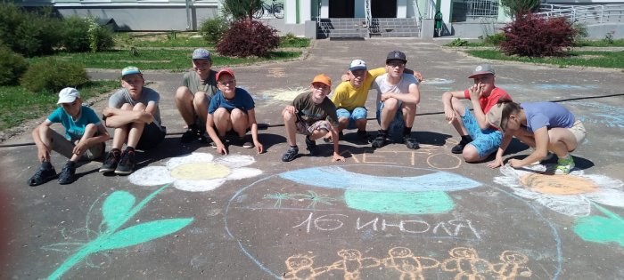 Рисунки на асфальте.