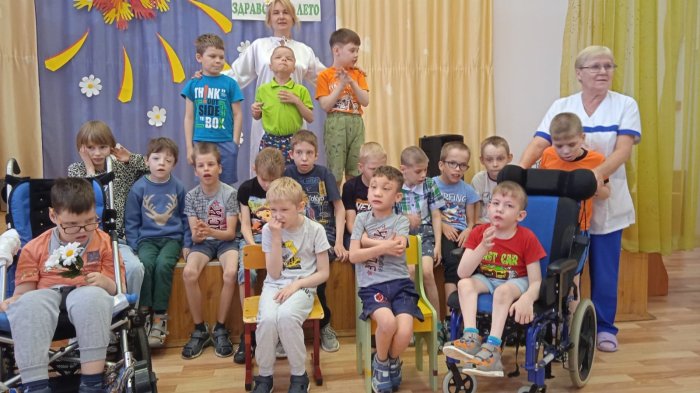 Ромашка в гостях у ребят