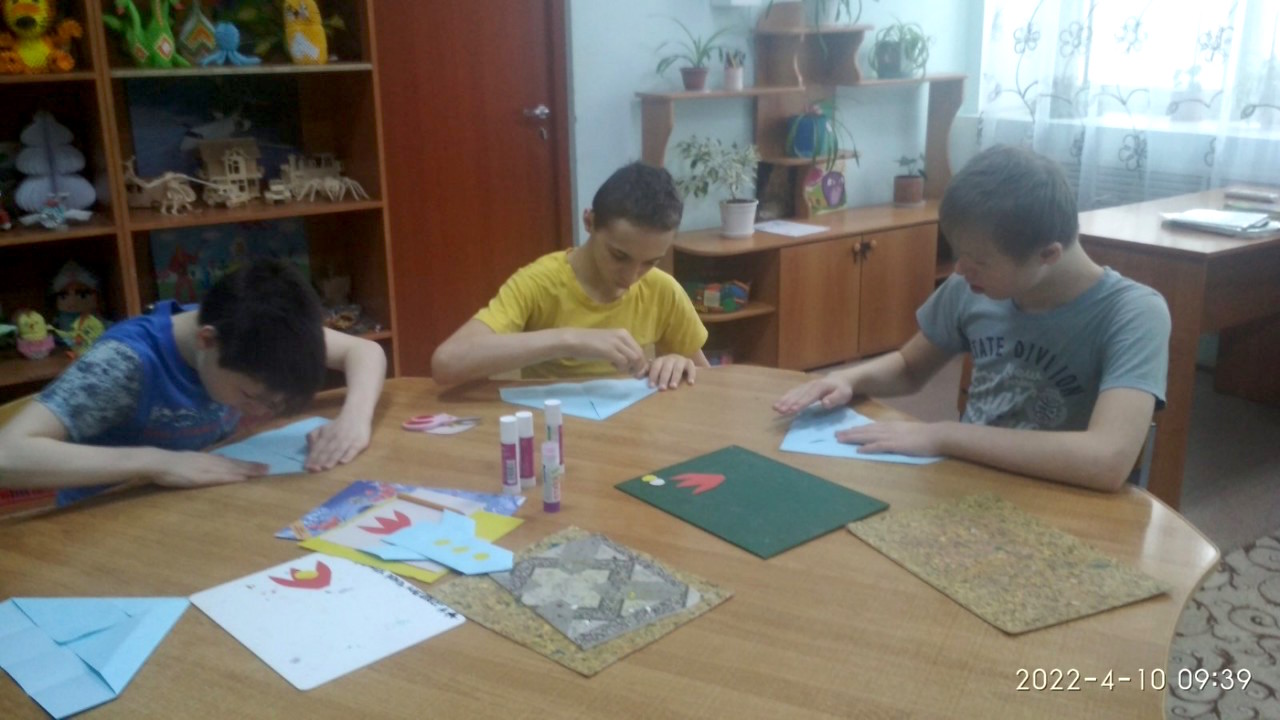 Занятие аппликацией
