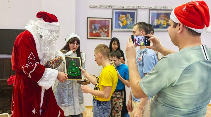 Поздравляем волонтёров с праздником!