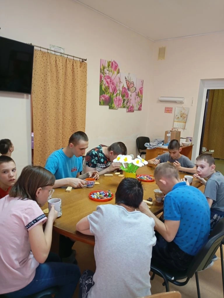 Цветы, песни и сладости