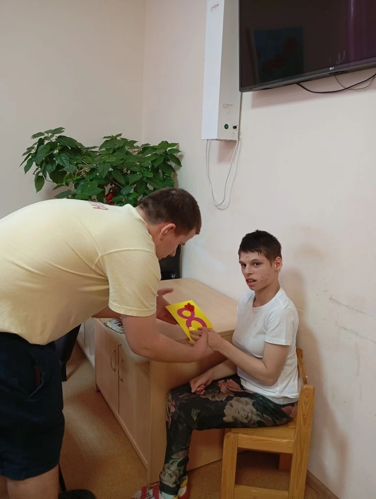 Цветы, песни и сладости