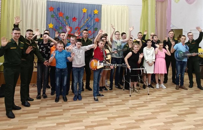 Курсанты в гостях у ребят