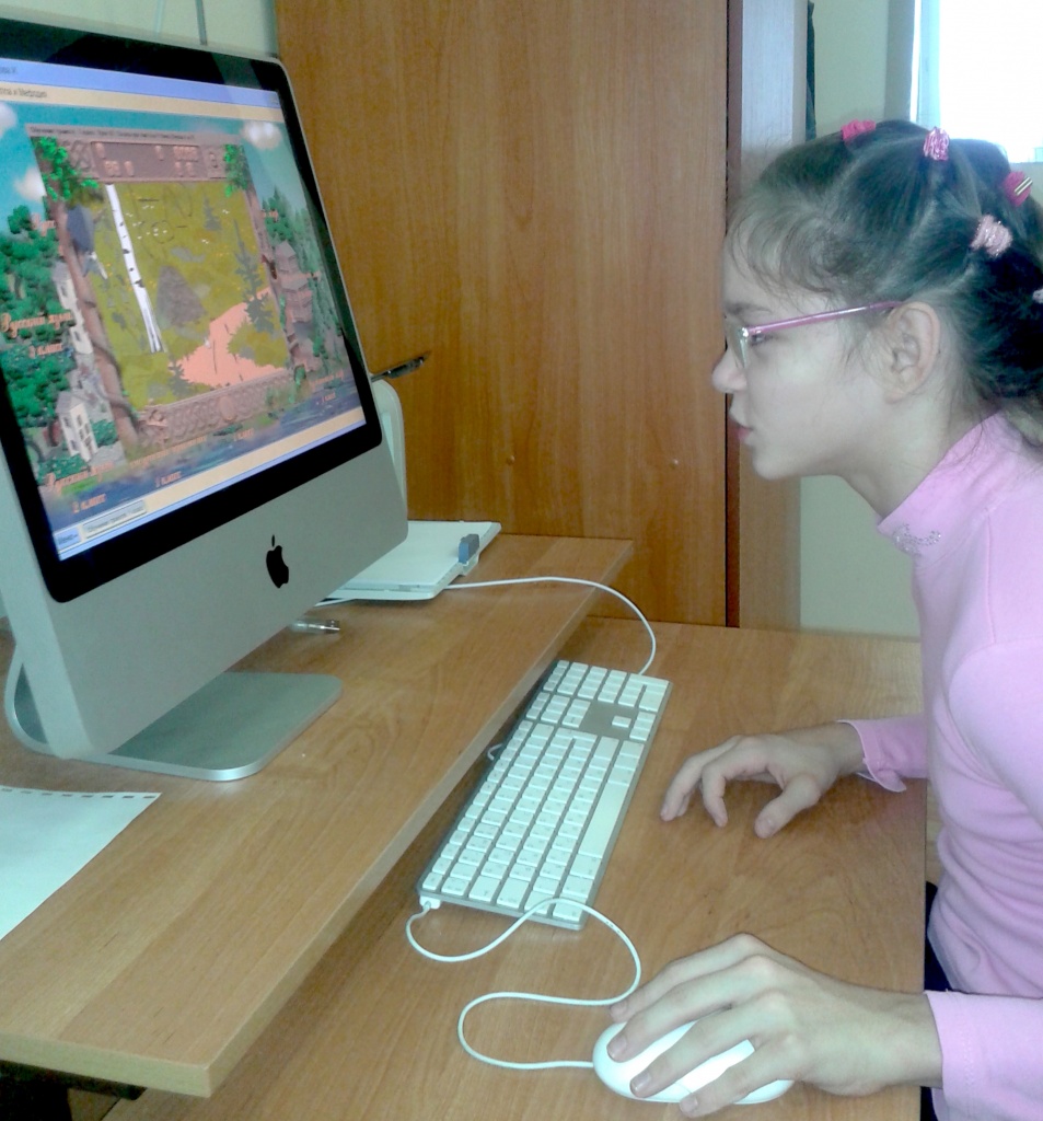 Наташа в комп кл.jpg