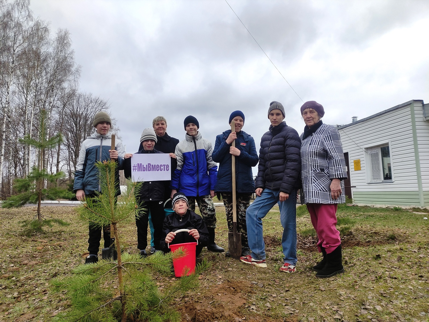 Посадка деревьев в рамках Фестиваля Дарения