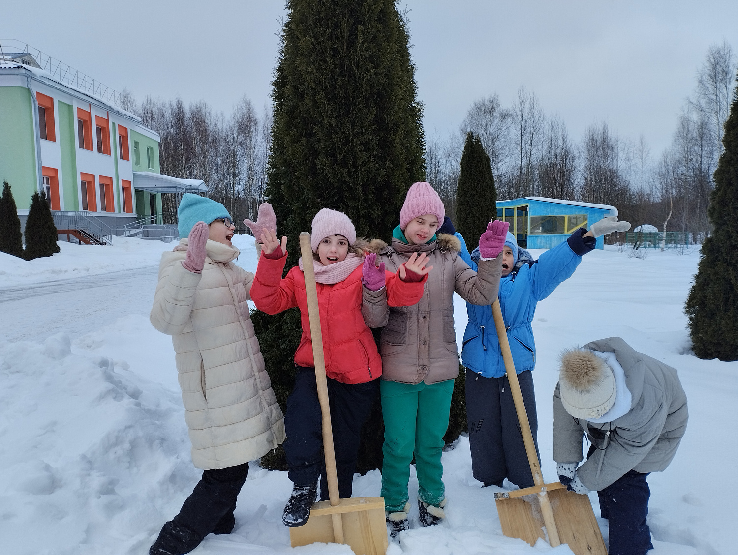 Снег убрали - улыбки оставили 