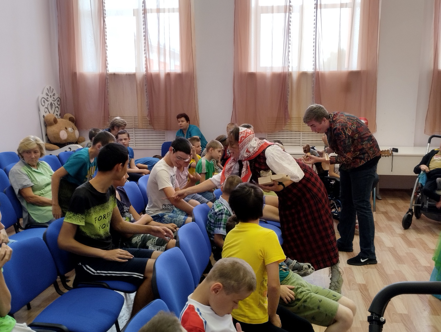 Гости-волонтёры