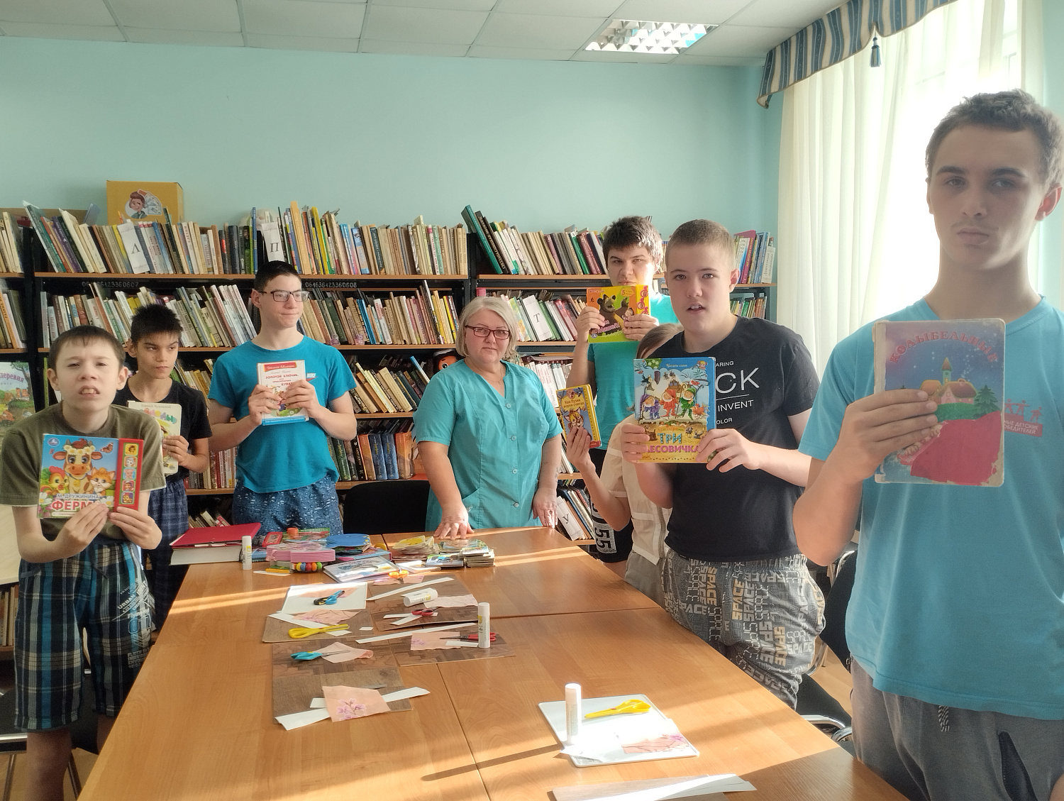 Книга — лучший друг, а мы — её доктора!