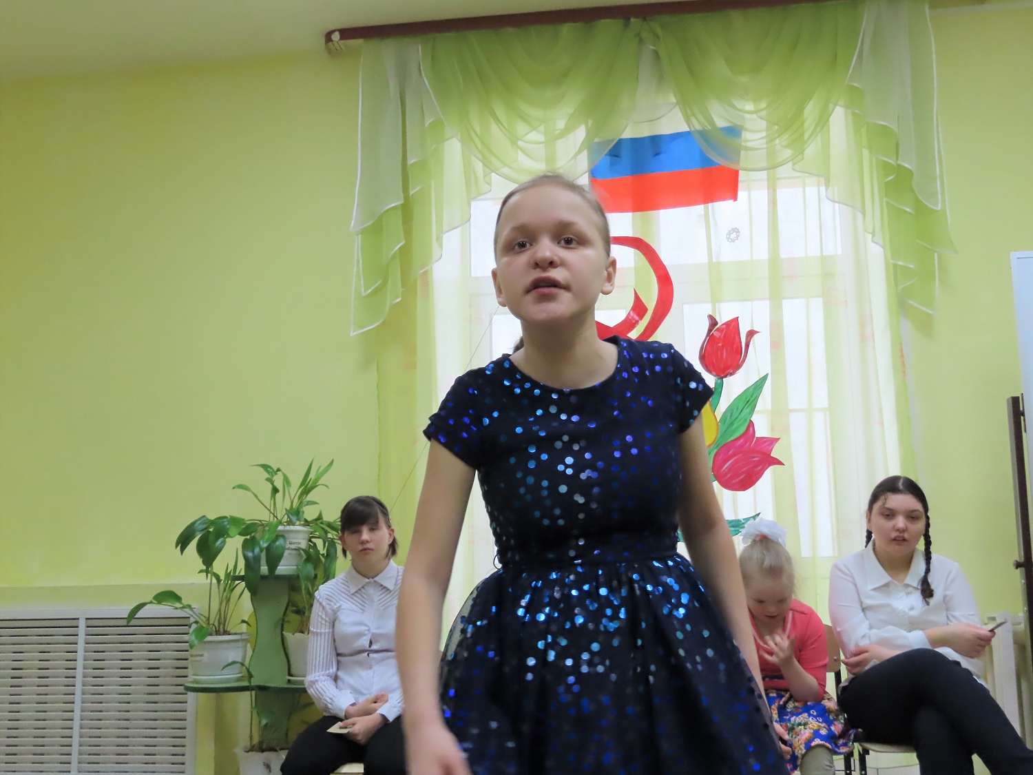 Праздник 8 марта в школе