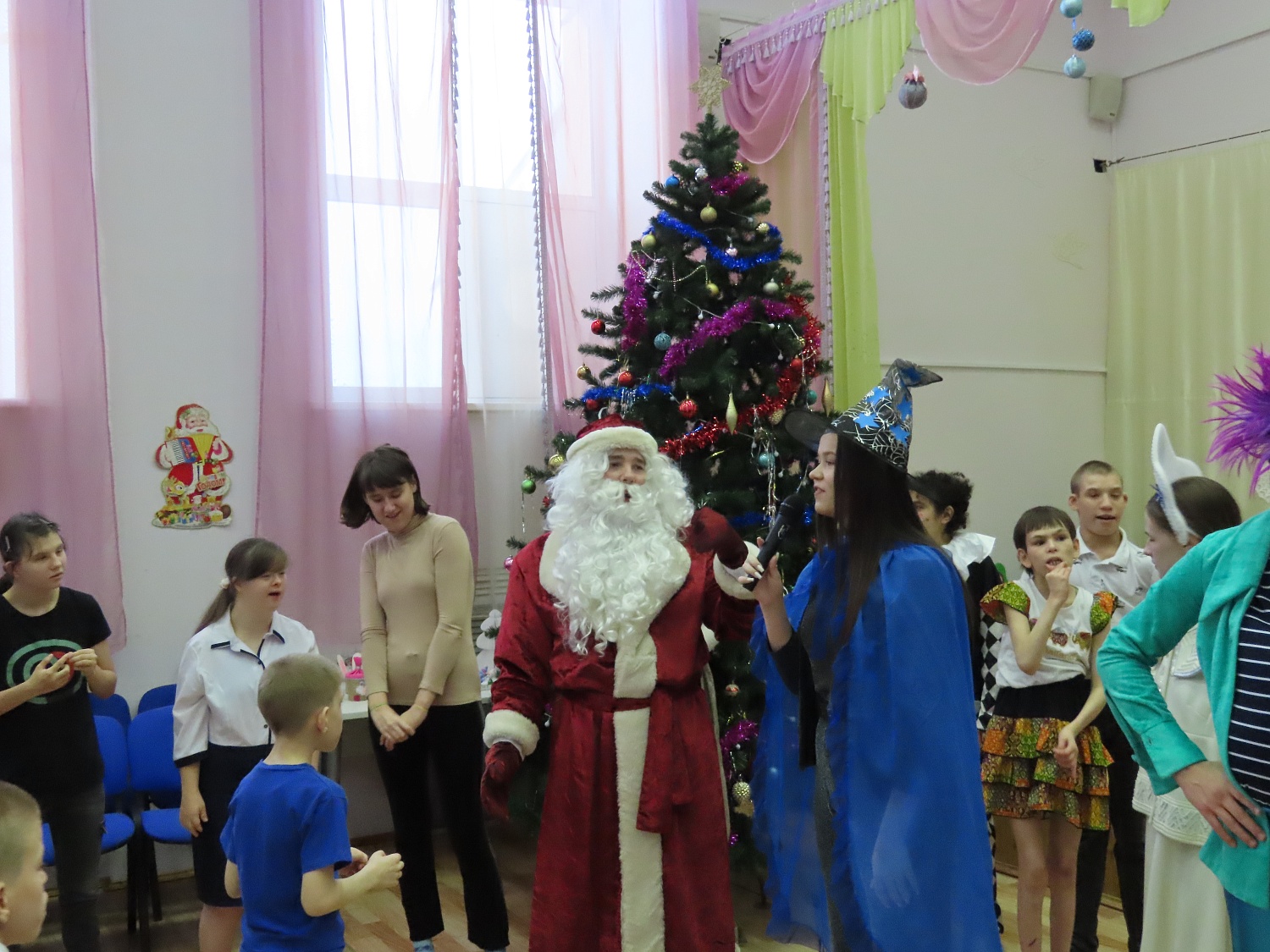 Новогодний спектакль от УМВД и студентов