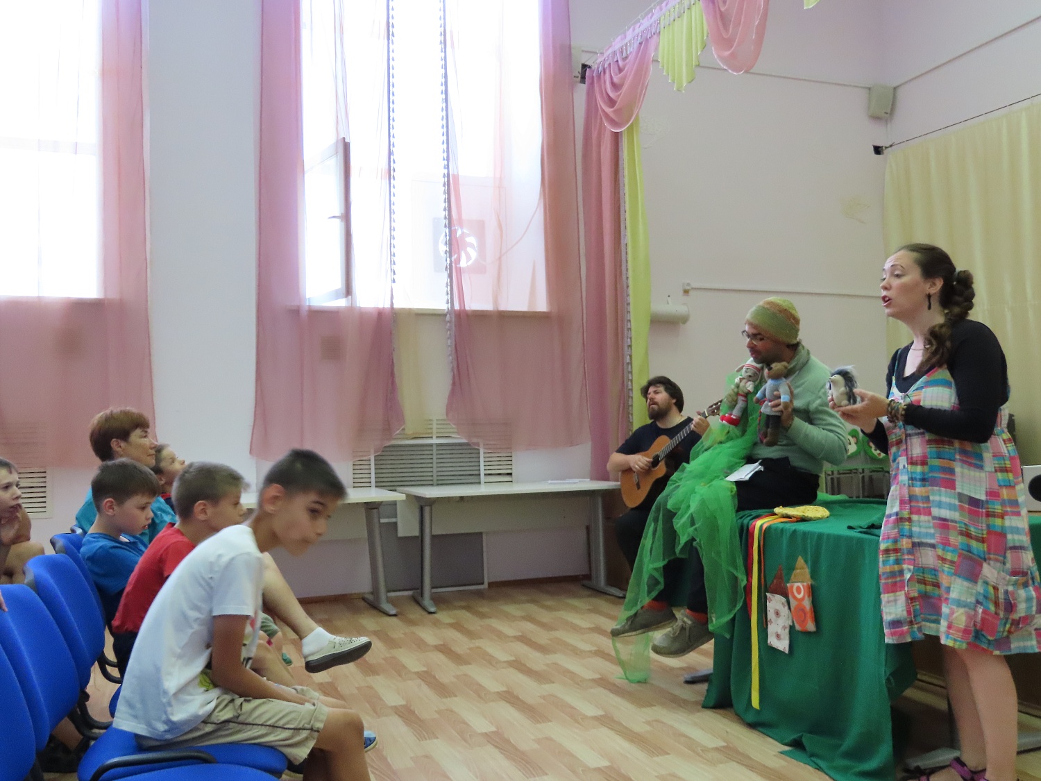 Гости-волонтёры