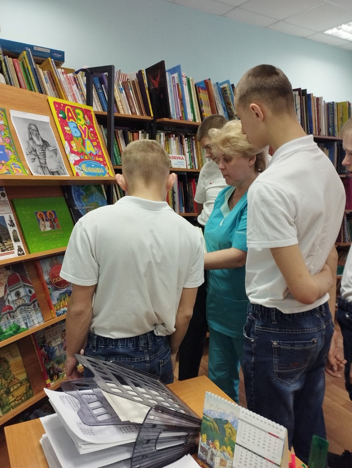 Библиотечный час