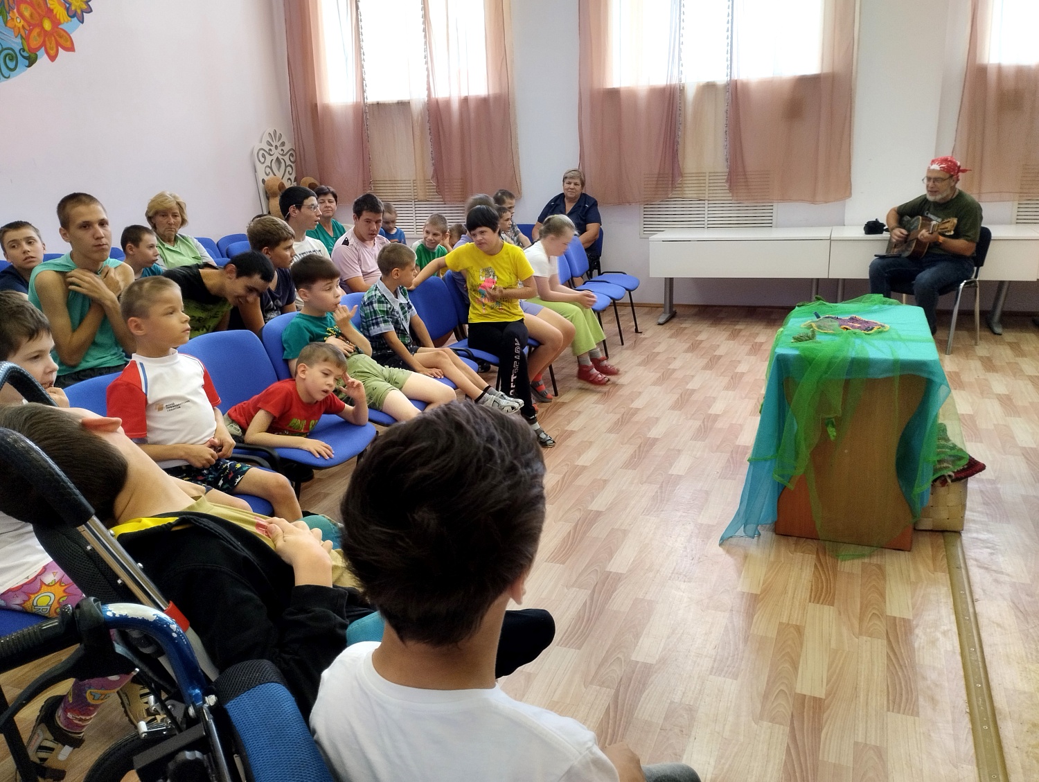 Гости-волонтёры
