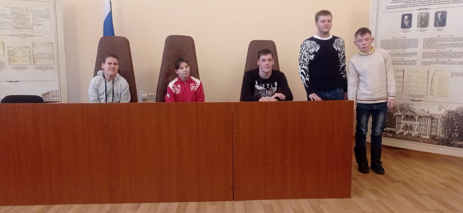 На экскурсии в суде