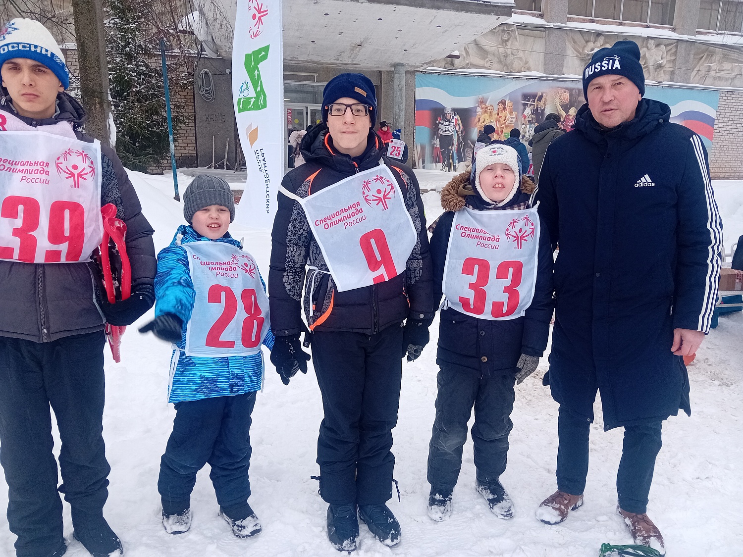 Соревнования по снегоступингу