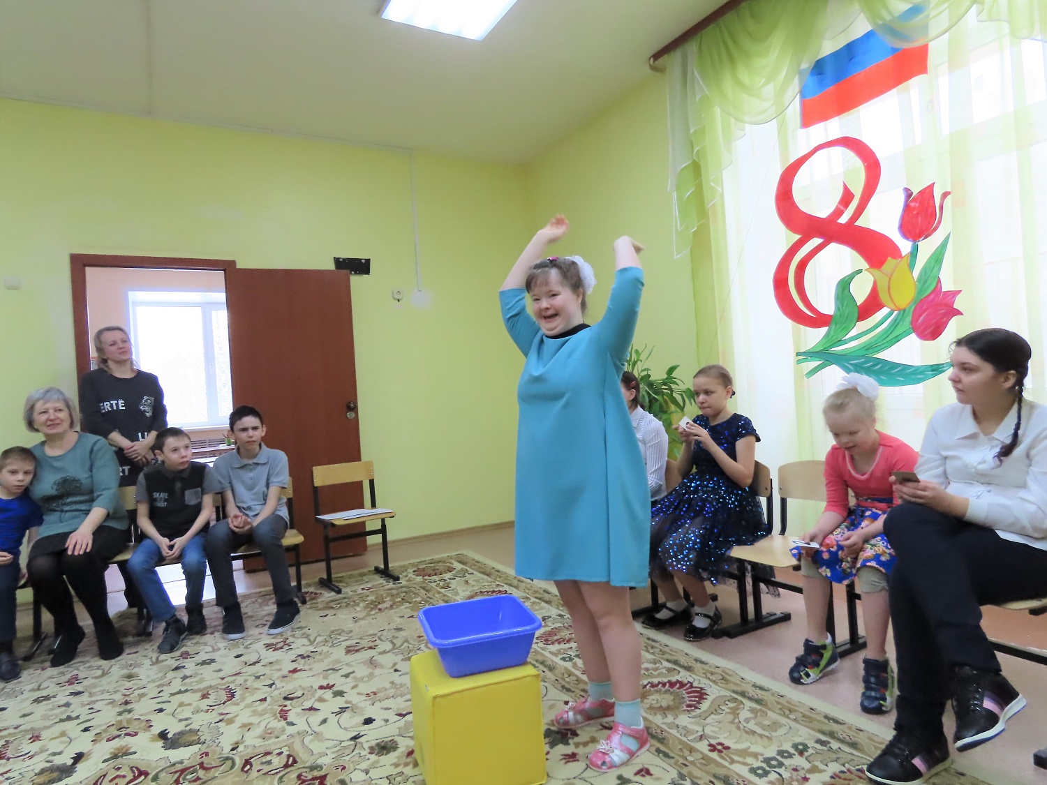 Праздник 8 марта в школе