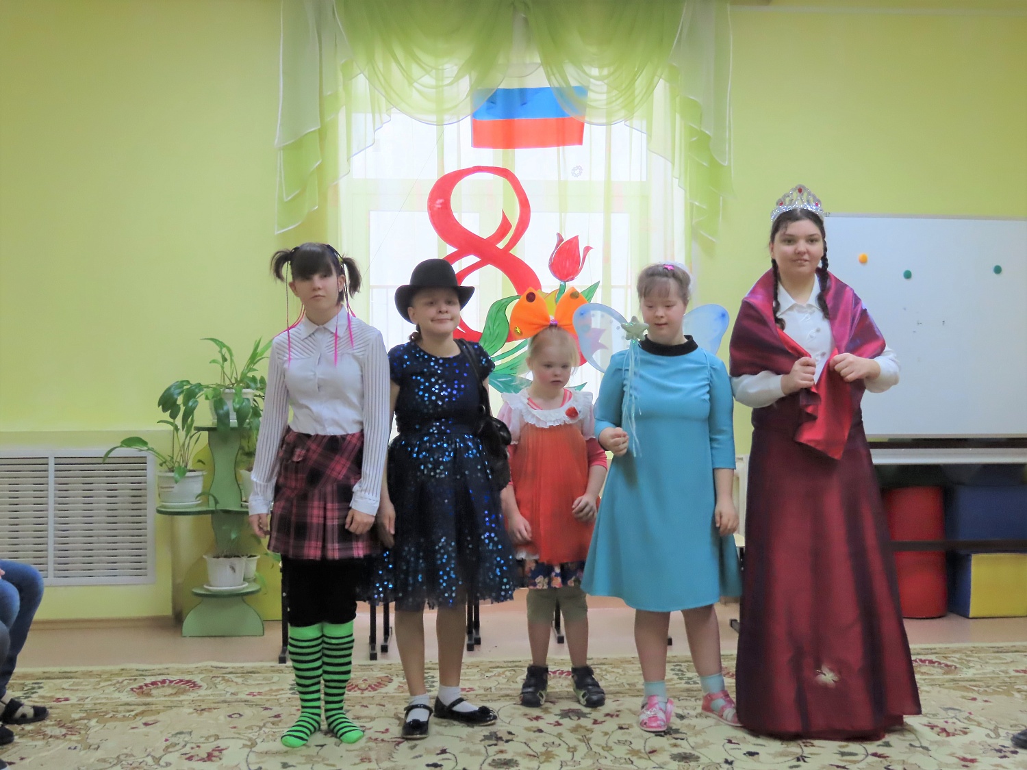 Праздник 8 марта в школе