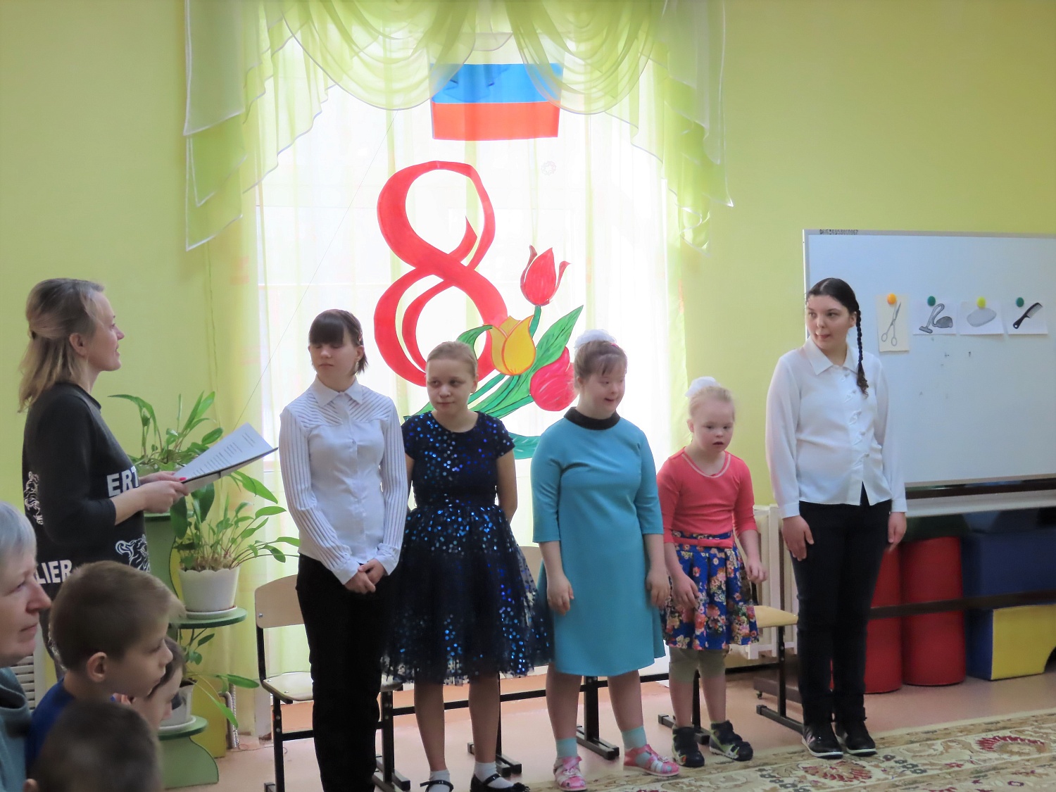 Праздник 8 марта в школе