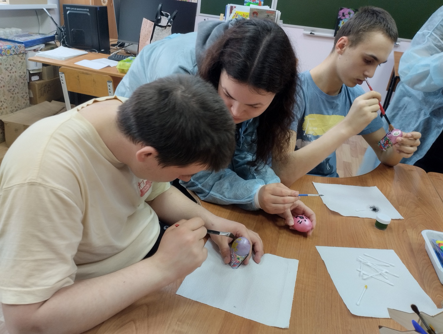 Мастер-класс  по украшению пасхальных яиц от студентов КГУ