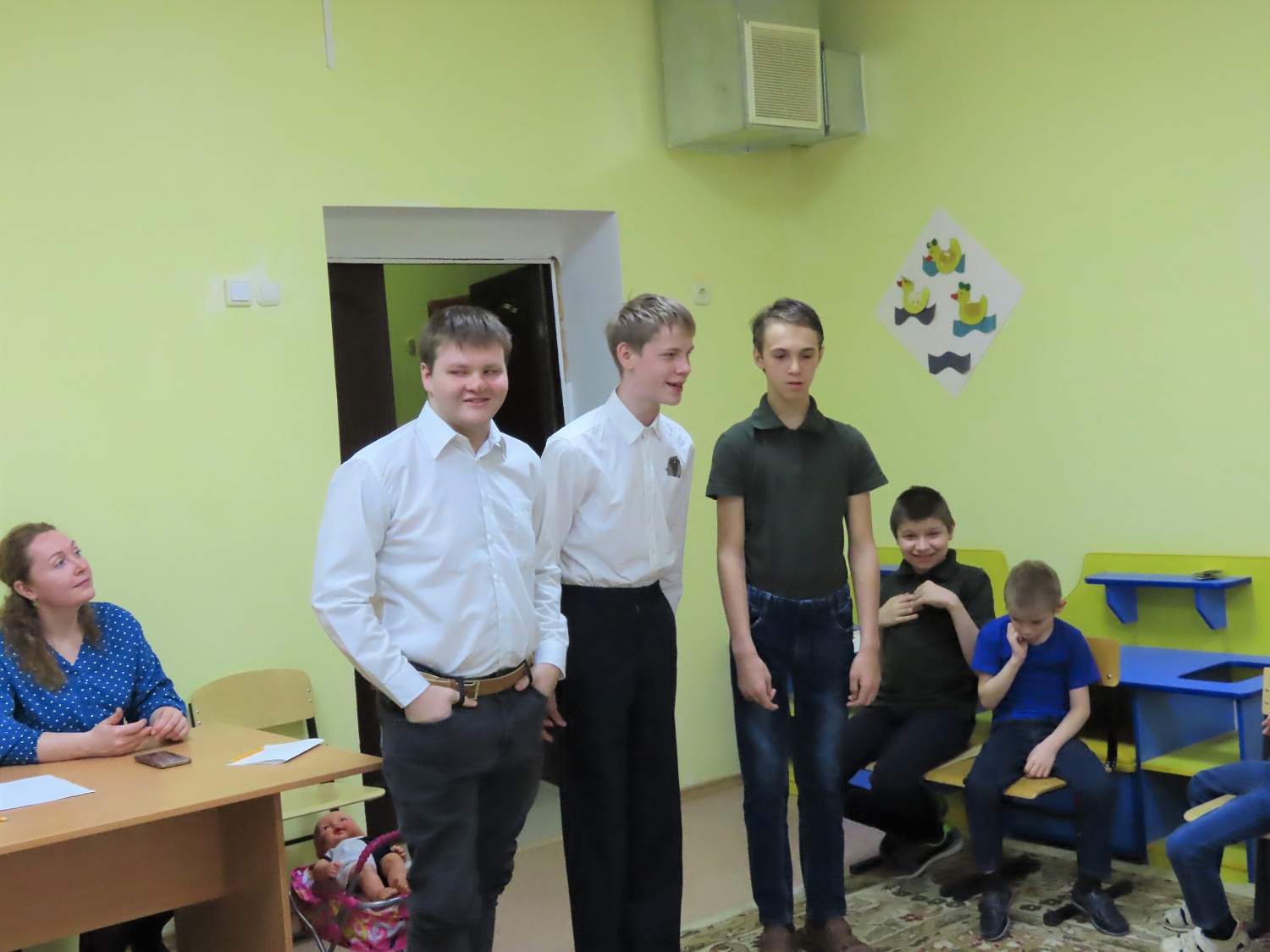Праздник 8 марта в школе