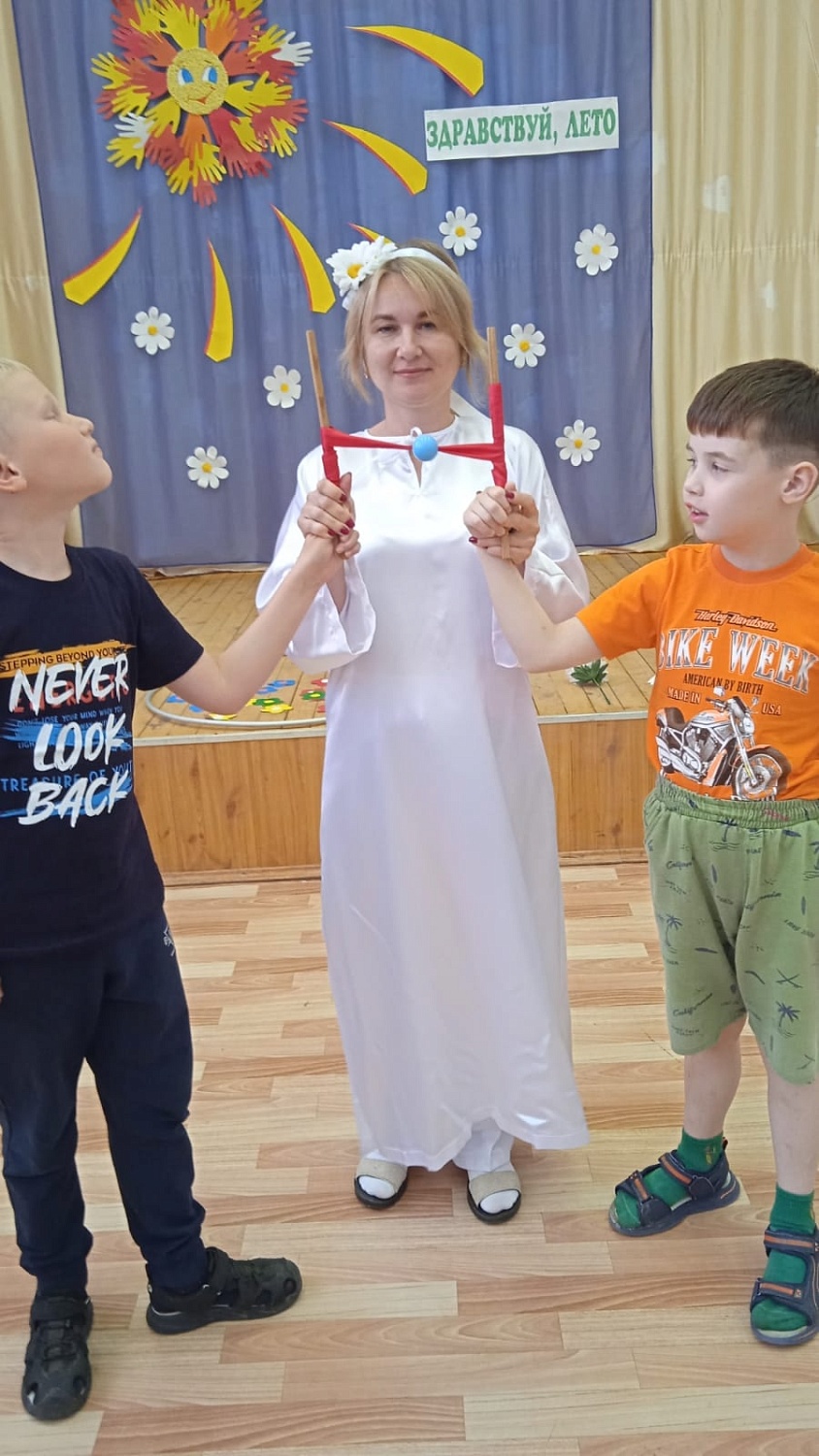 Ромашка в гостях у ребят