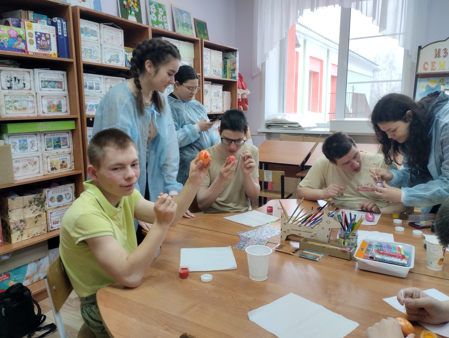 Мастер-класс  по украшению пасхальных яиц от студентов КГУ
