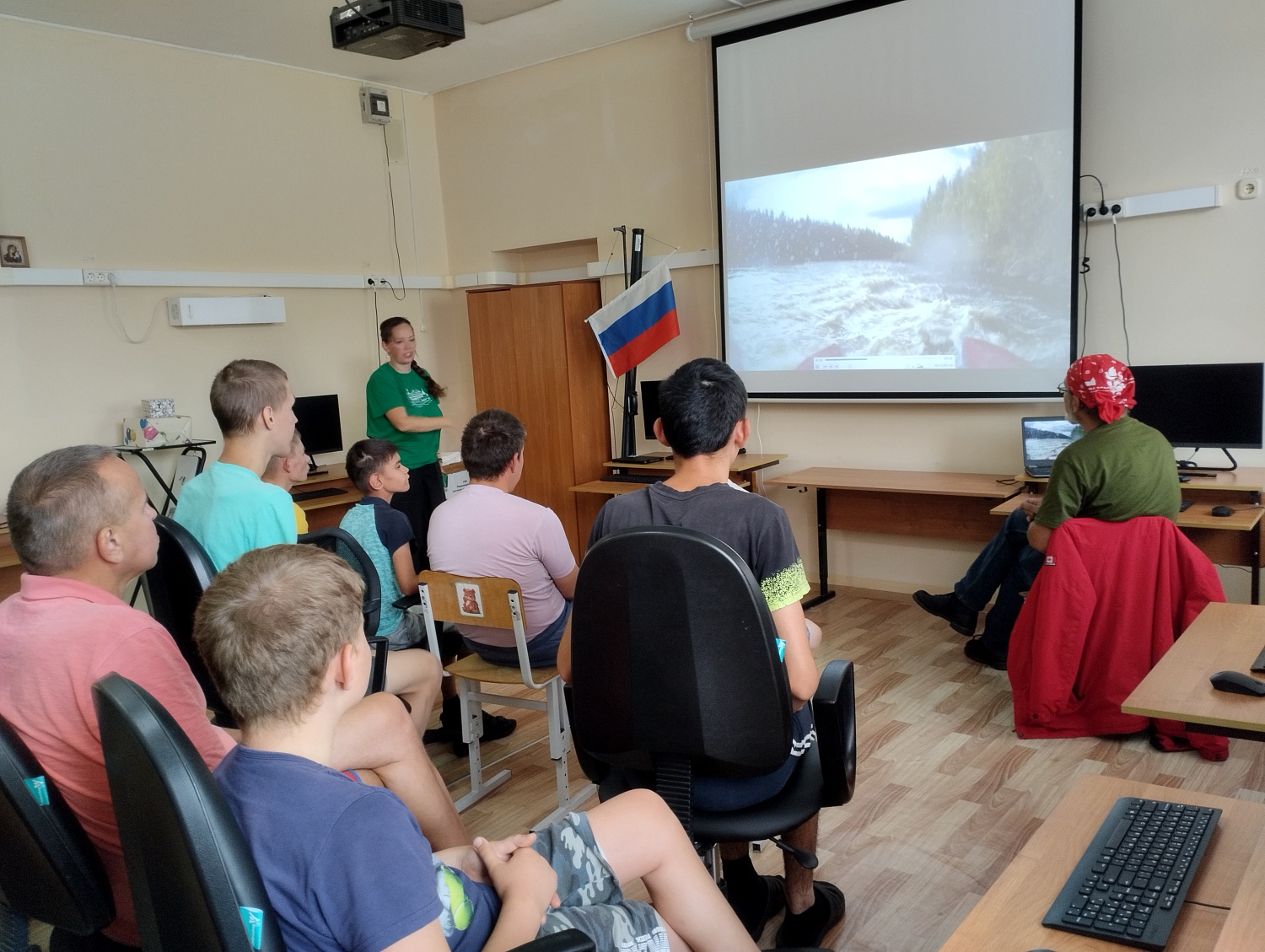 Гости-волонтёры