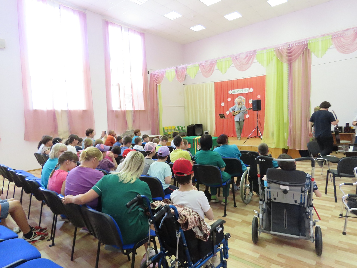 Гости-волонтёры